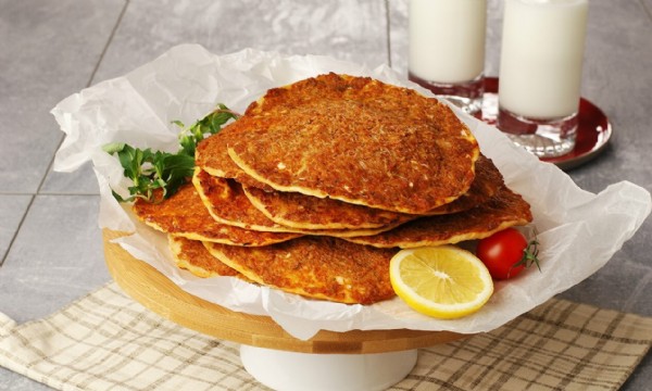 Lahmacun kaç kalori Lahmacun kaç kalori? Lahmacun diyette yenir mi? Lahmacun kilo aldırır mı?